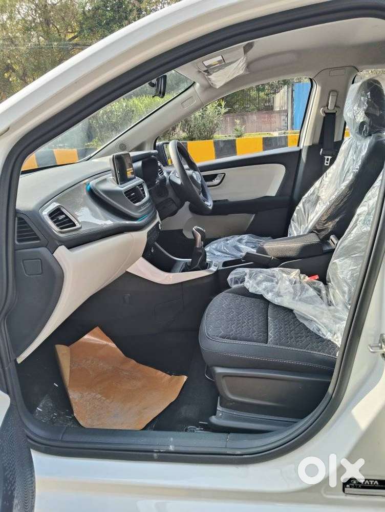 Tata Altroz Xz, 2025, Petrol