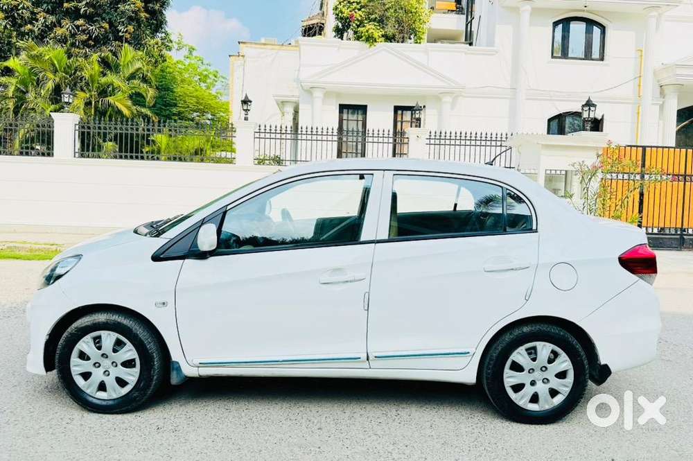 Honda Amaze 2015 Petrol Well Maintained