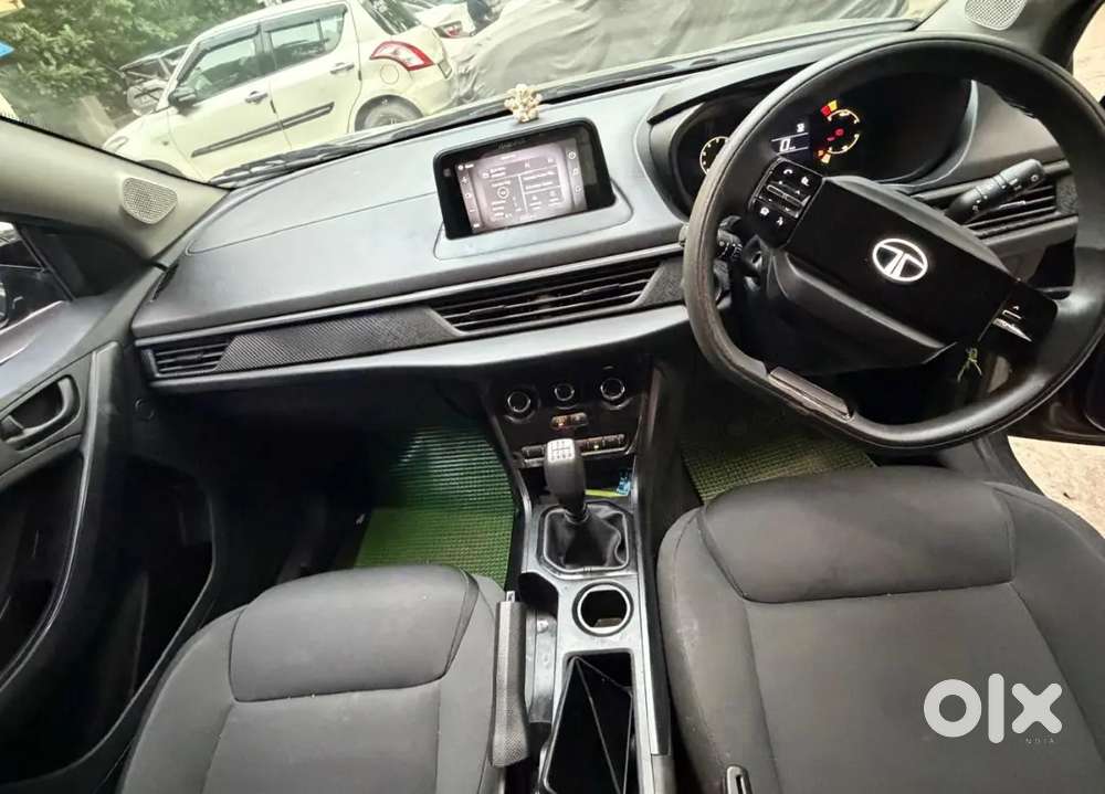 Tata Nexon. Cng & Petrol