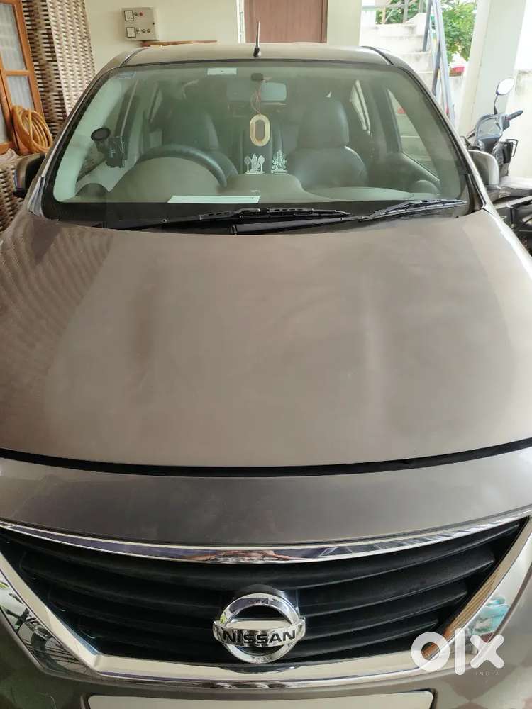 Nissan Sunny 2012