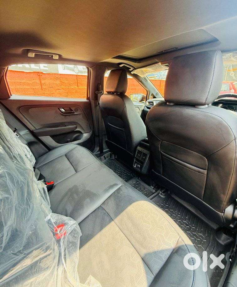 Tata Altroz 1.2 Xza Plus Dark Edition Dct, 2024, Petrol