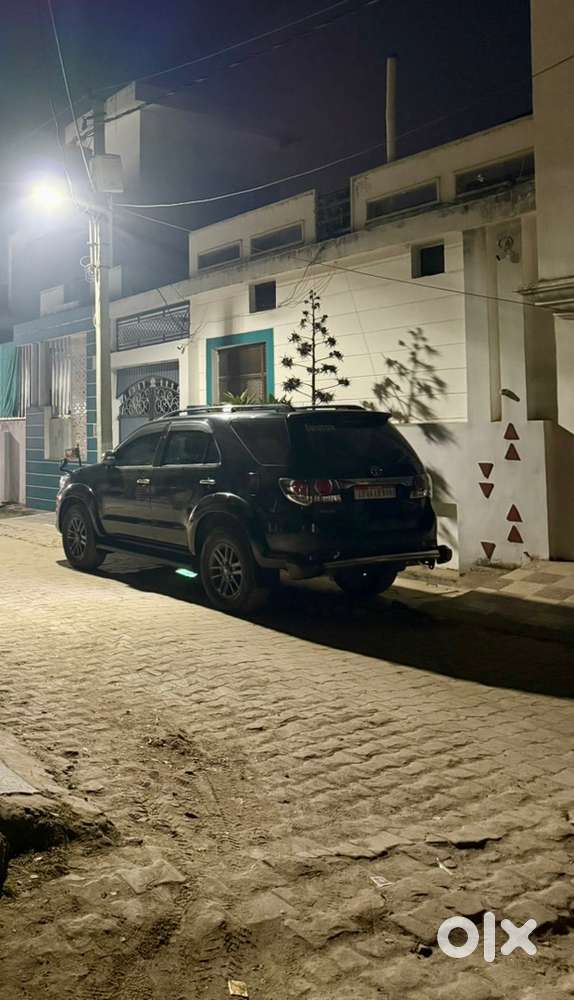 Toyota Fortuner Diesel Manual 2014 Year Scratchless With All Records.