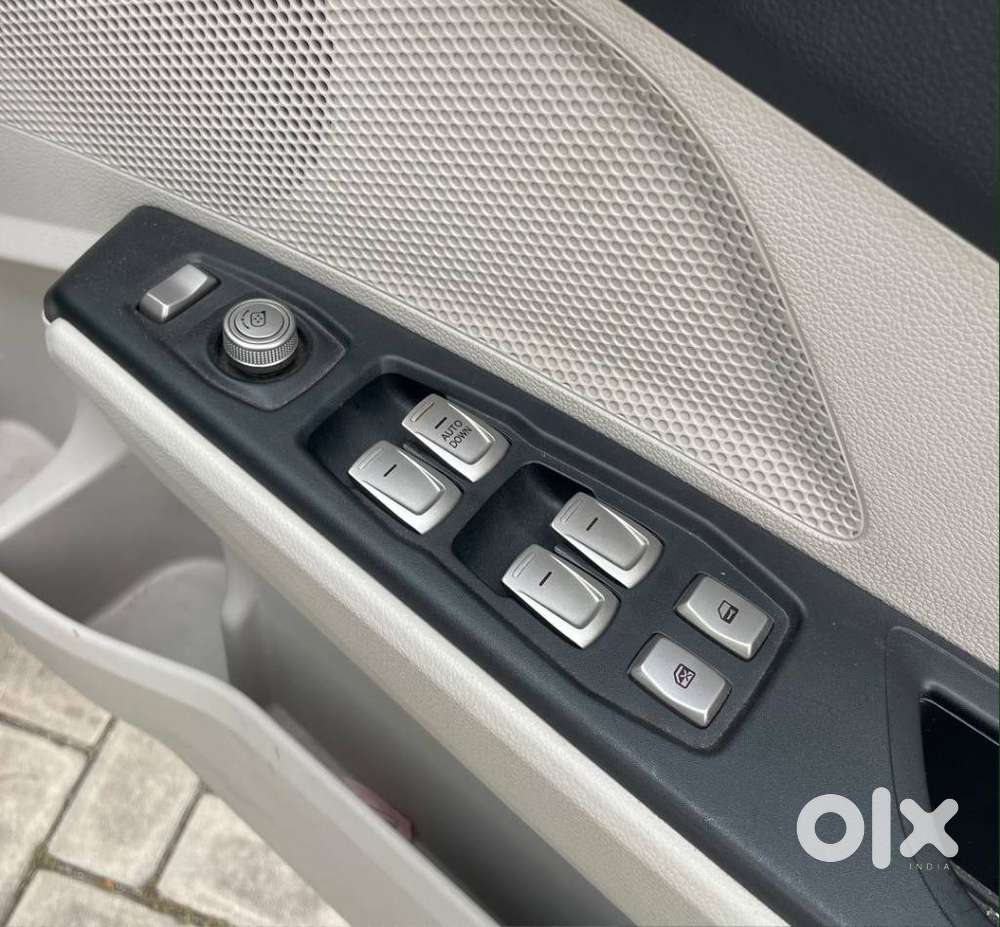 Mahindra Xuv300 1.2 W6 Amt Petrol, 2023, Petrol