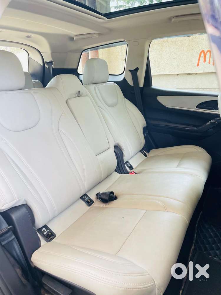 Mahindra Xuv700 2.0 Ax 5 Petrol Mt 7 Str, 2022, Petrol