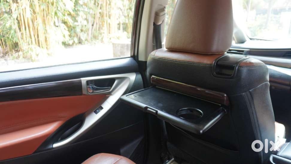 Toyota Innova Crysta 2.8 Zx At 7 Seater, 2016, Diesel