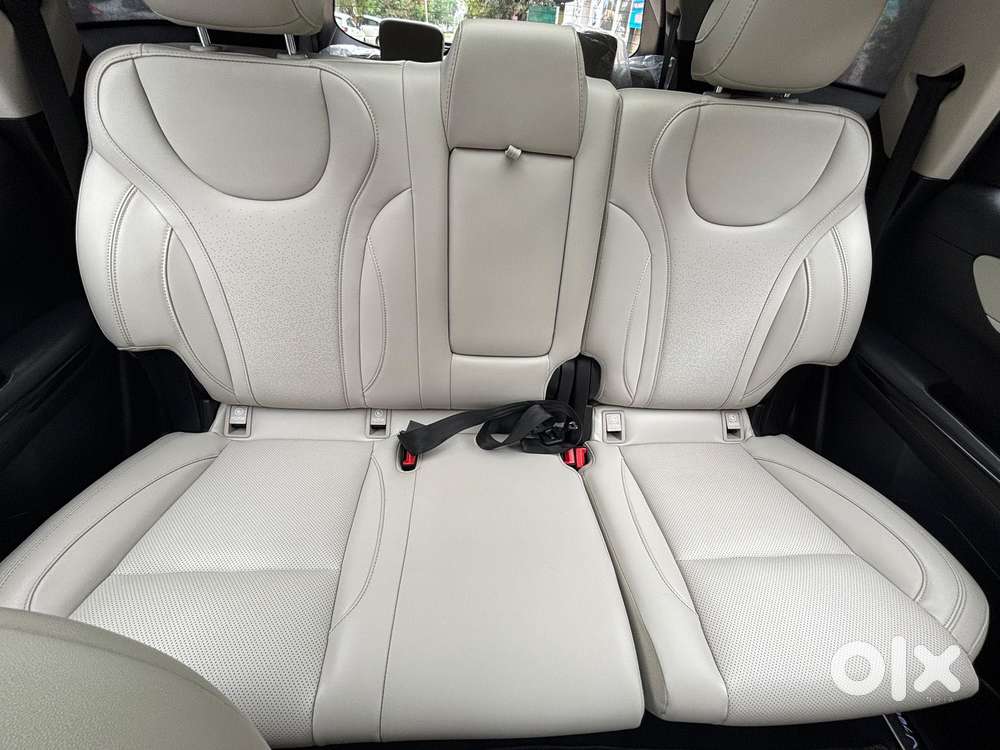 Mahindra Xuv700 2.2 Ax 7 Diesel At Luxury Pack Str, 2023, Diesel