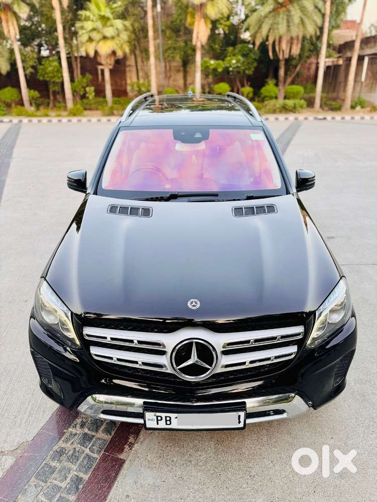 Gle350d 4matic Next To Showroom Car
