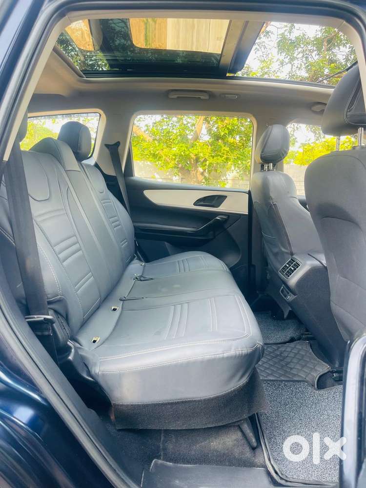 Mahindra Xuv700 2.0 Ax 5 Petrol Mt Str, 2022, Petrol