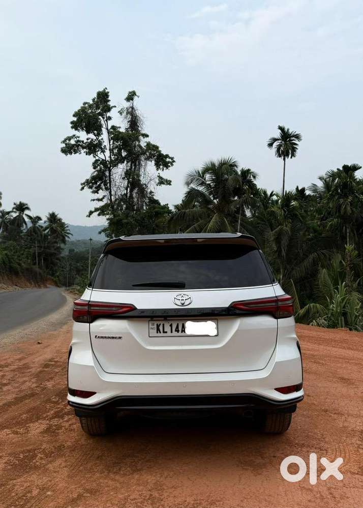 Toyota Fortuner Legender 2024 4x2