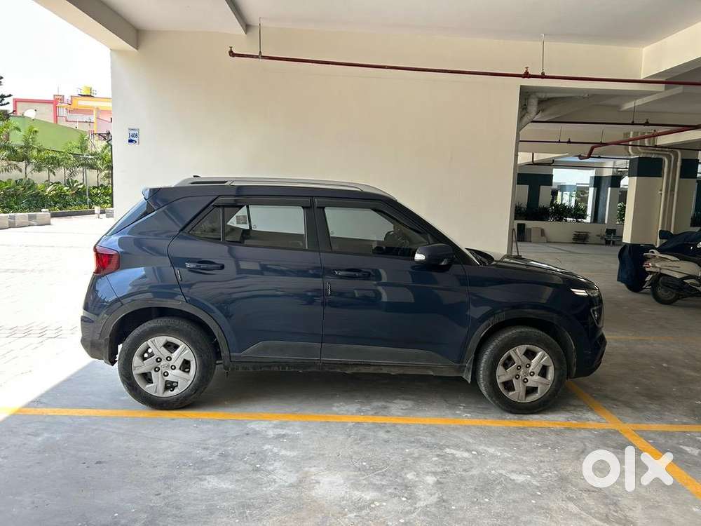 Hyundai Venue 2021/oct Petrol Well Maintained Show Room Condition