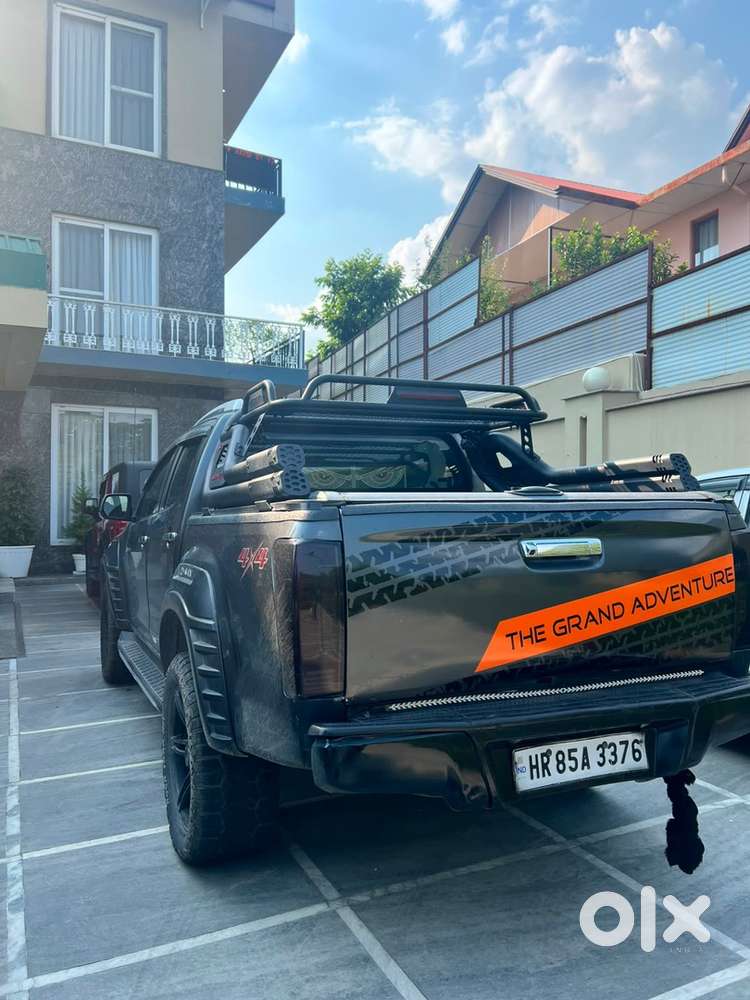Isuzu V-cross 2017 Model