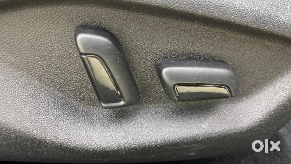 Skoda Slavia 1.0 Tsi Style At, 2023, Petrol
