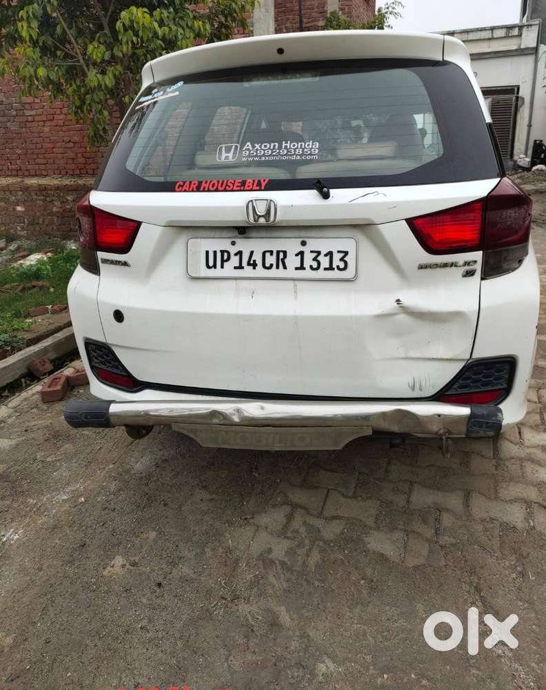 Good Car Average Of Car Is 20 -22 Km Per Litre In 7 Seater Very Good .