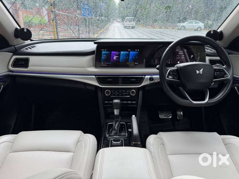 Mahindra Xuv700 2.0 Ax 7 Petrol At Str, 2024, Petrol
