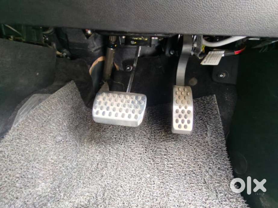 Mahindra Xuv700 2.0 Ax 7 Petrol Mt Str, 2023, Petrol