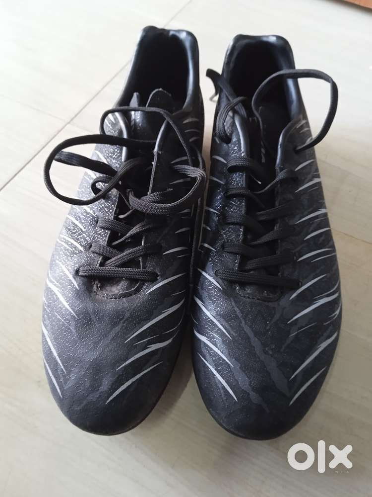 Nivia football shoe
