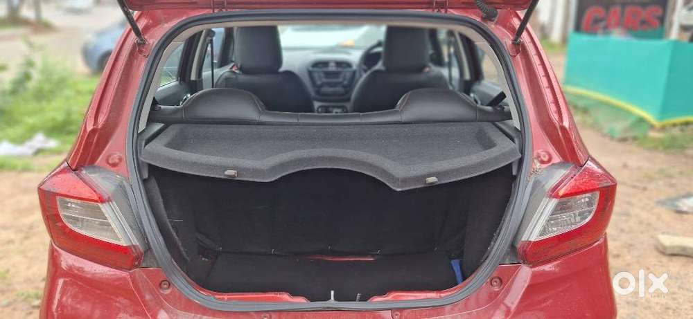 Tata Tiago 1.2 Revotron Xza, 2018, Petrol