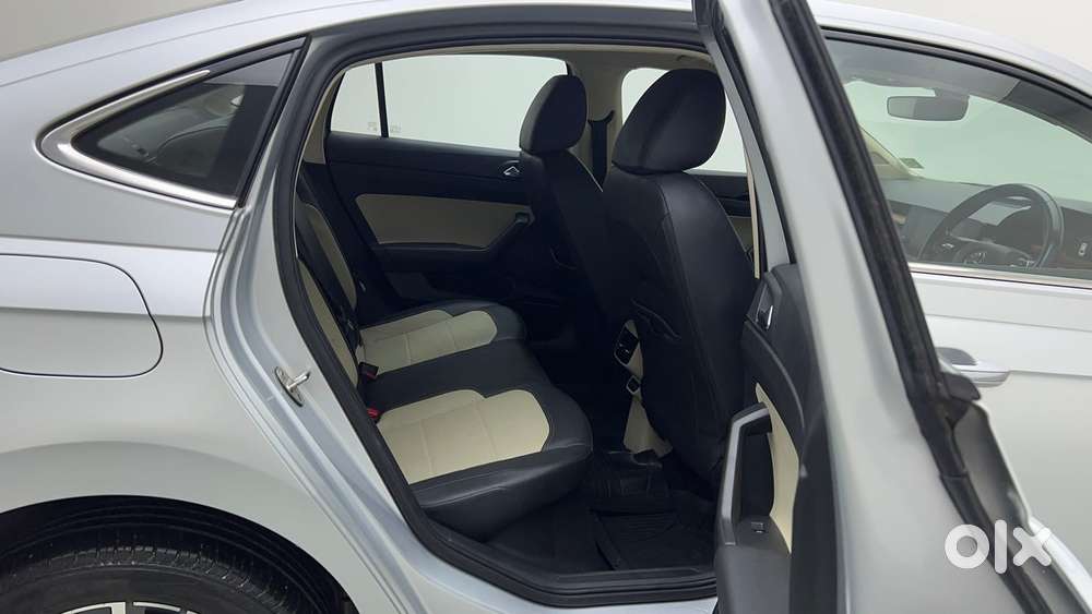 Skoda Slavia Style 1.0l Tsi Mt, 2023, Petrol