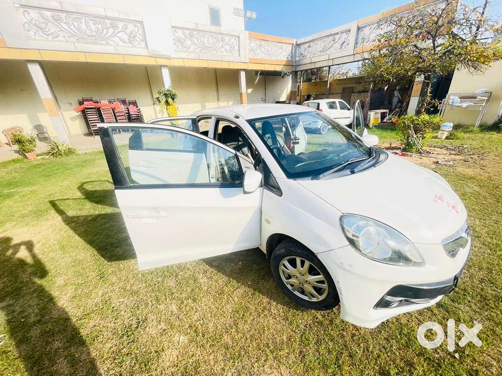 Honda Brio 2012 Petrol Well Maintained