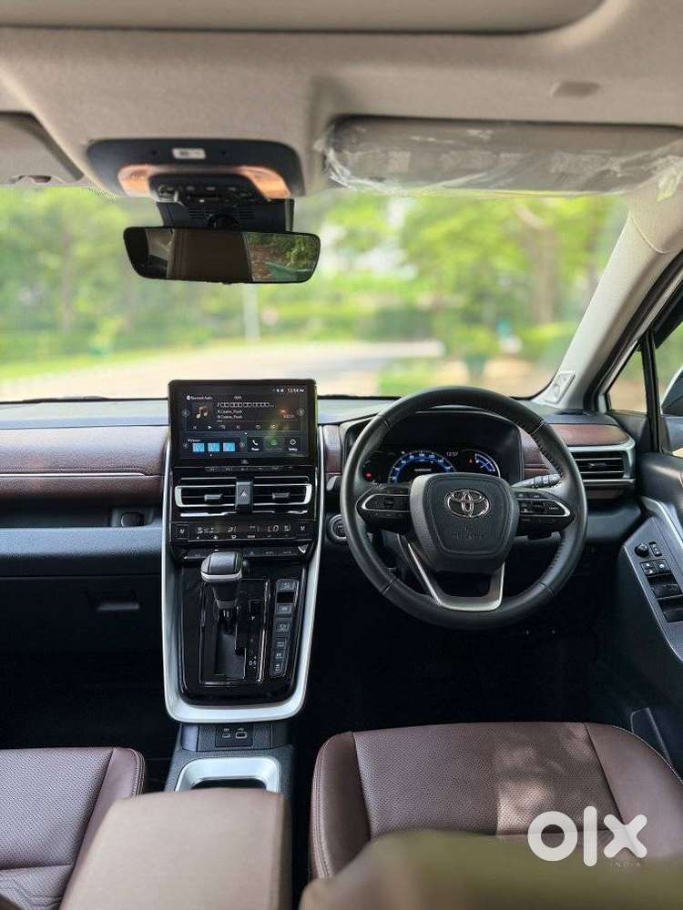 Toyota Innova Hycross 2.0 Zx Hybrid 7 Str, 2025, Petrol