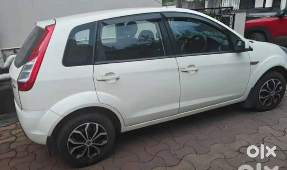 Ford Figo Petrol Lxi 2014