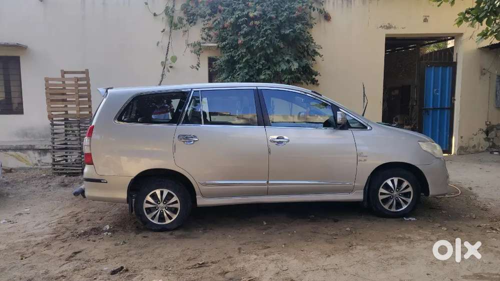 Toyota Innova 2015