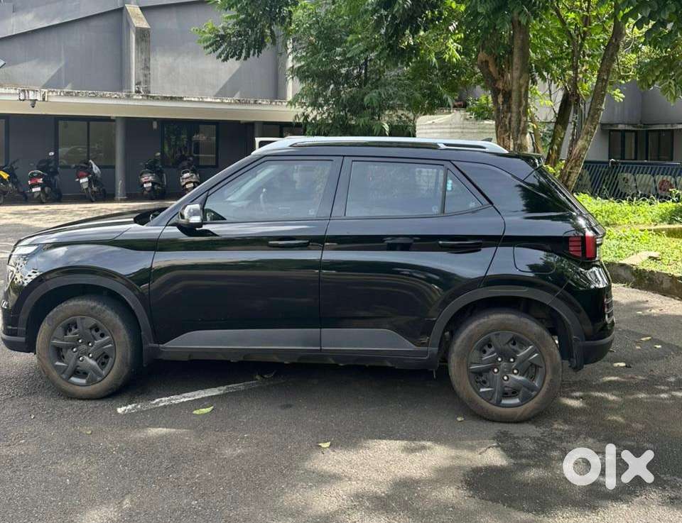 Hyundai Venue Petrol 2024