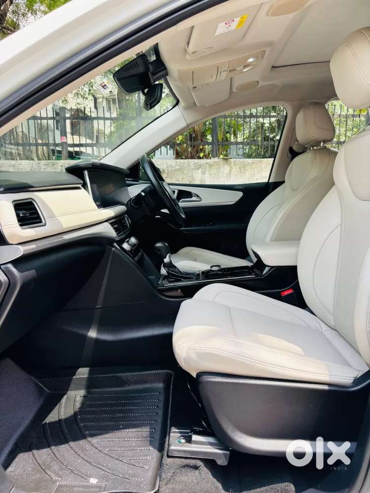 Mahindra Xuv700 2.0 Ax 7 Petrol At Luxury Pack Str, 2022, Petrol