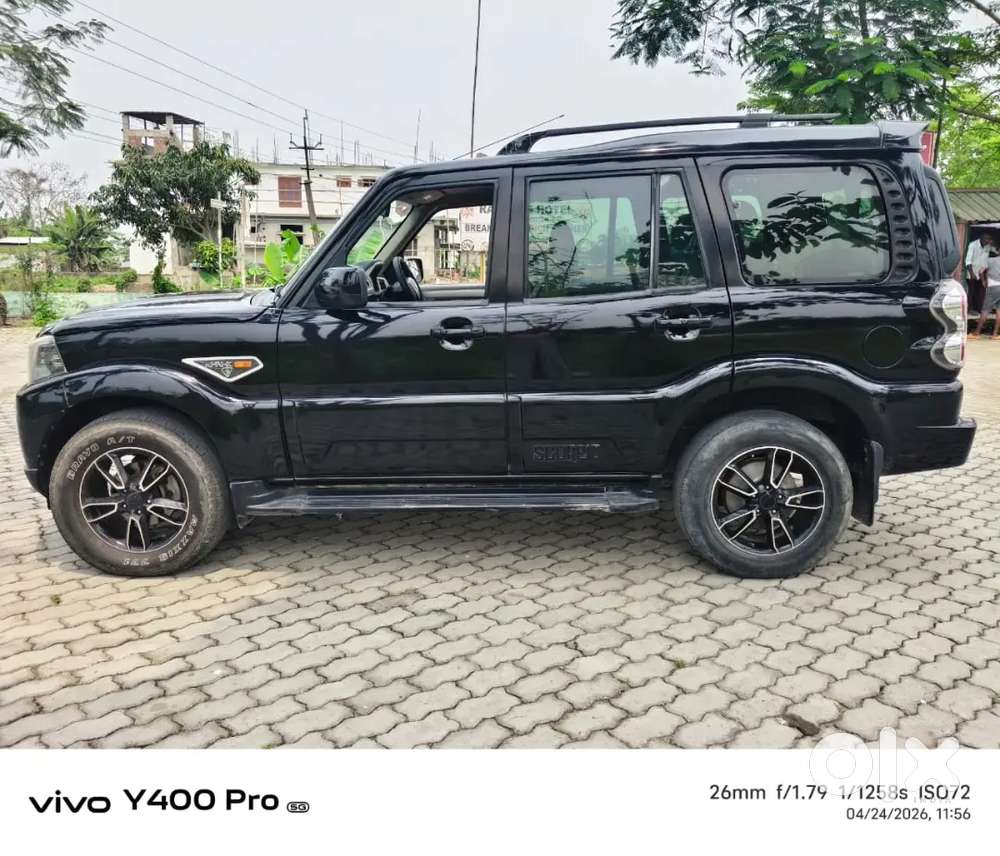 Mahindra Scorpio S10 (2016) Is A Top - Tyre Variant Of The Popular Suv