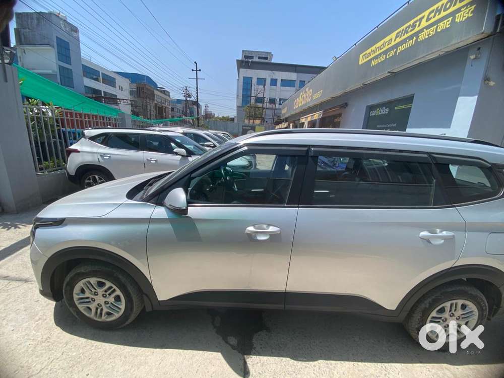 Kia Carens G 1.5 6mt Premium (o) 7-seater, 2023, Petrol