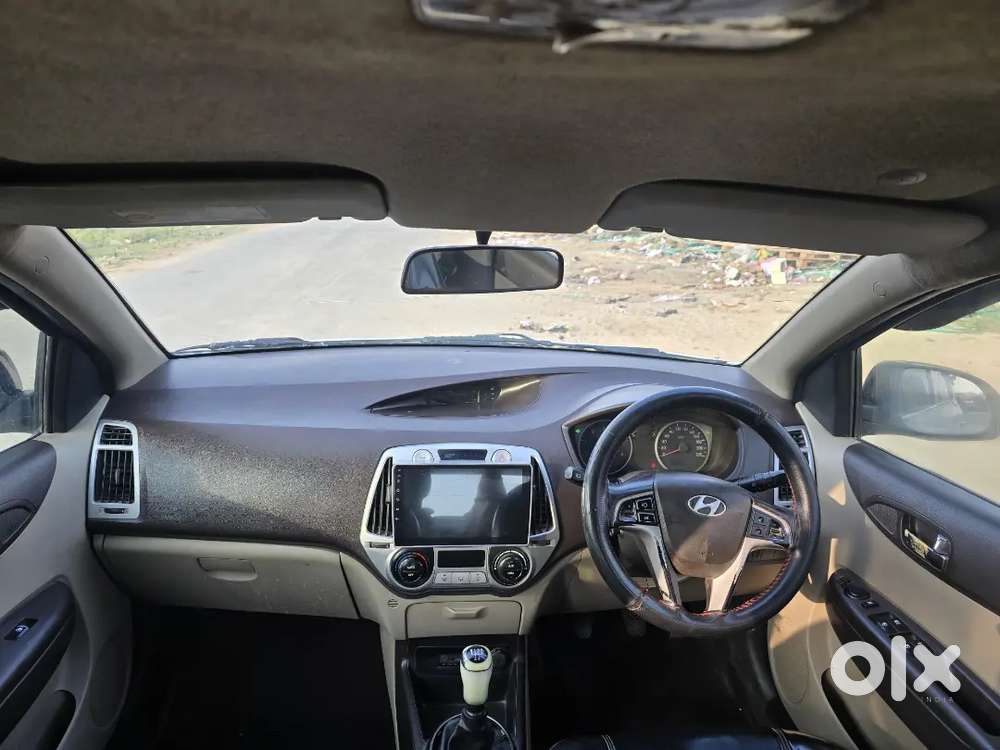 Hyundai I20 Asta1.6 Top Model Insurance Running Well Maintained