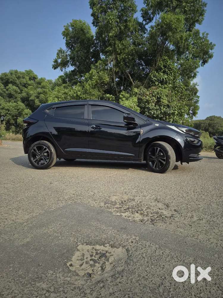 Emmaculate Condition Premium Hatchback 2023 Altroz Dark Edition.