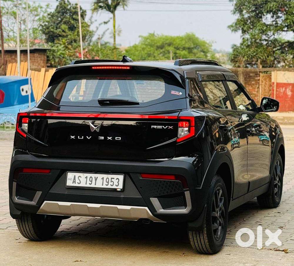 Mahindra Xuv 3xo Ax5 Pm Mt, 2026, Petrol