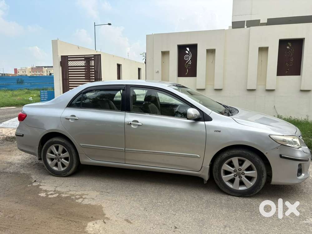 Toyota Corolla Altis 2013 Petrol Manual