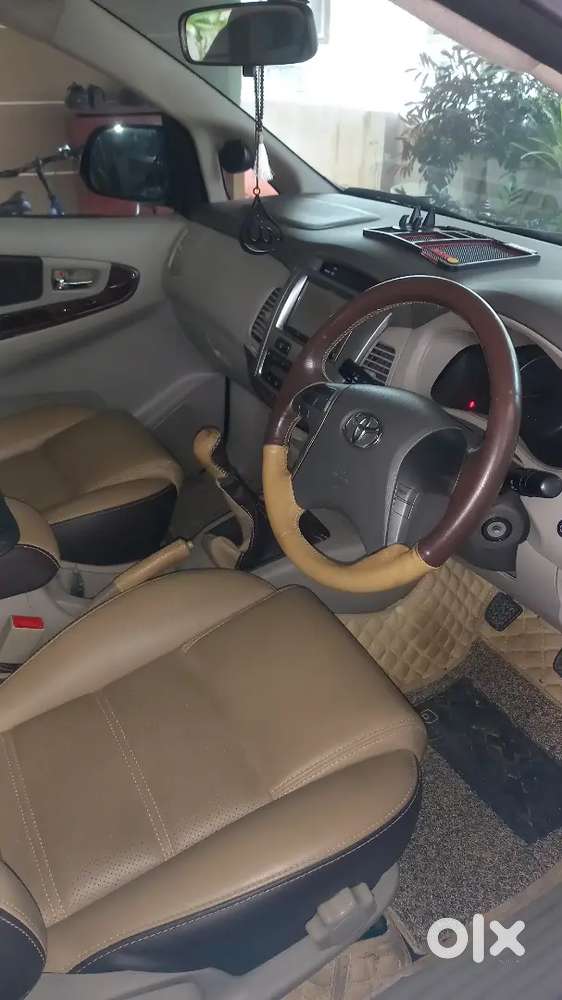 Toyota Innova 2.0 V 2013