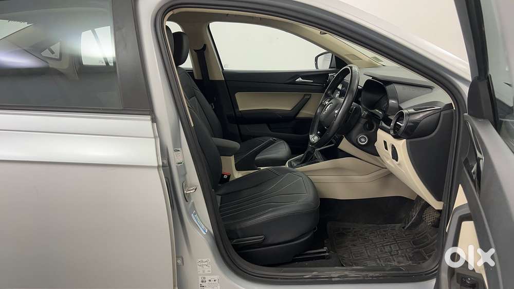 Skoda Slavia Ambition 1.0l Tsi At, 2022, Petrol