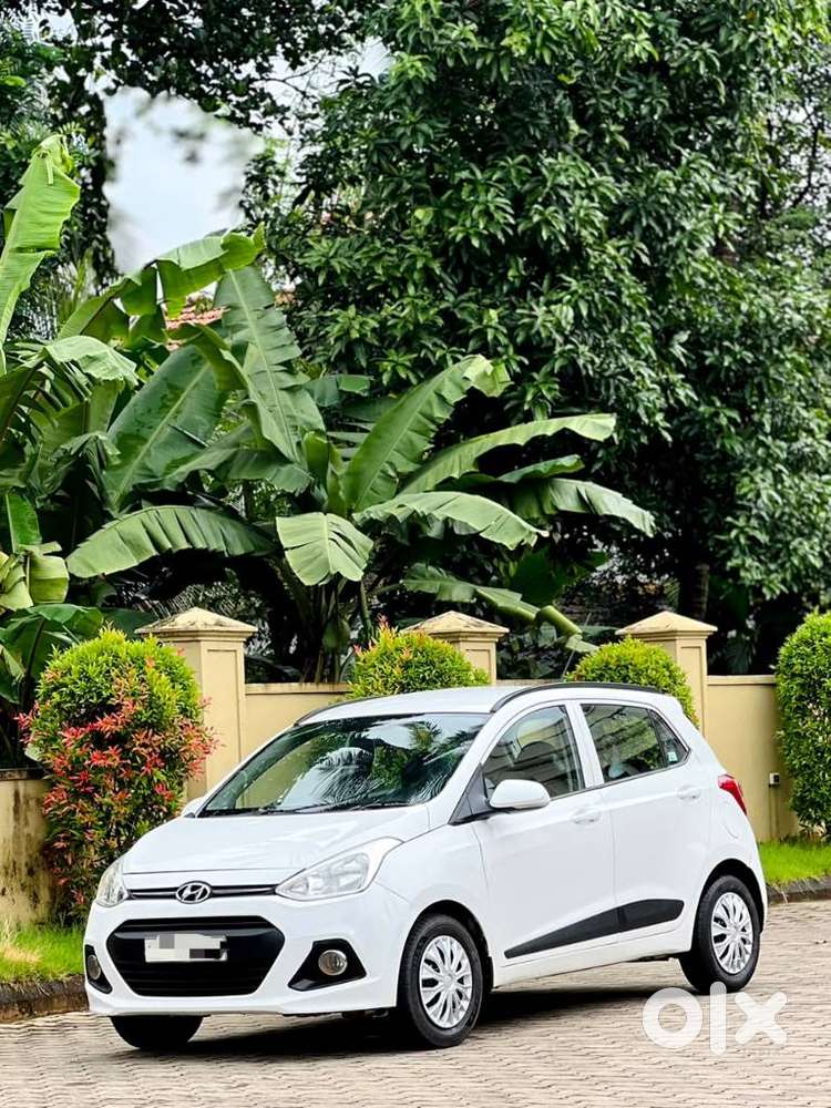 Hyundai Grand I10 Sportz, 2015, Petrol