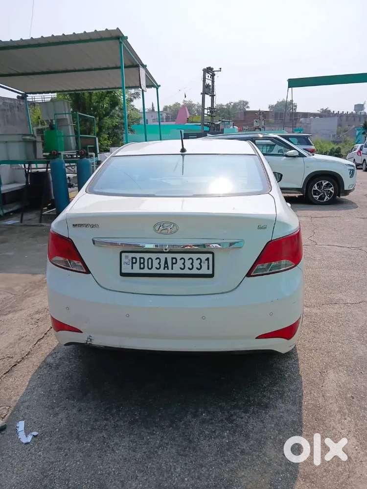 Fluidic Hyundai Verna White