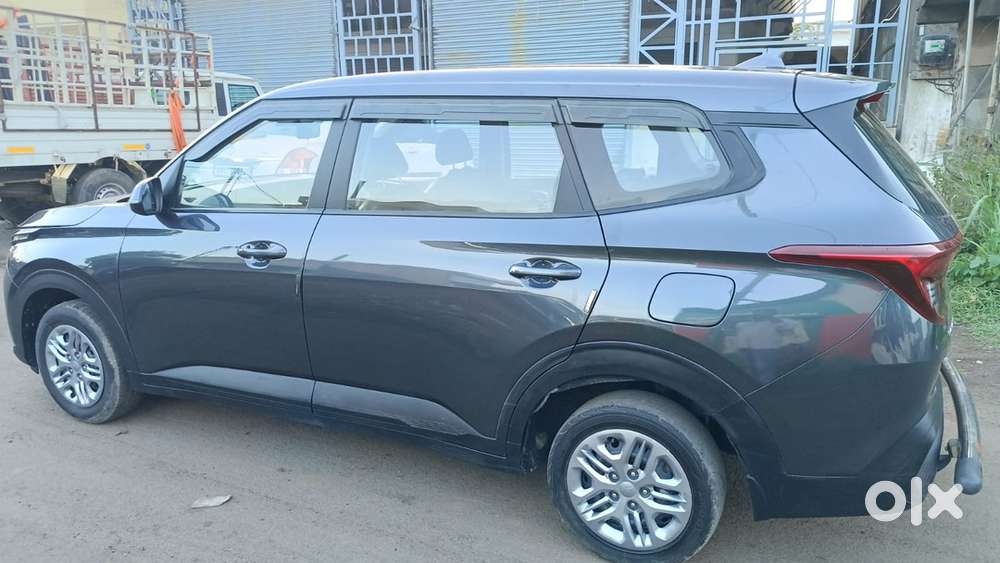 Kia Carens 2024 Petrol Well Maintained