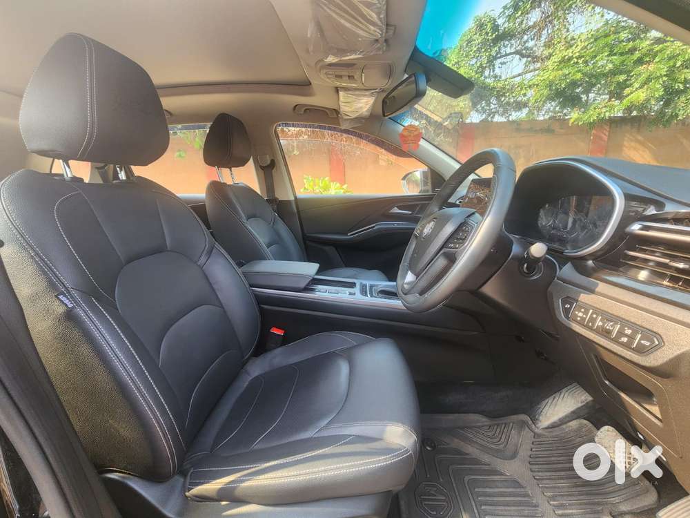 Mg Hector Plus Sharp Pro Blackstorm 1.5 Turbo Petrol Cvt 7 Str, 2024..