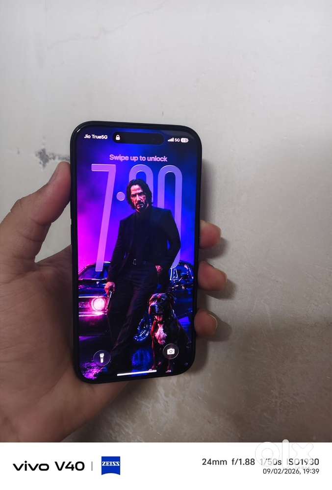 New Iphone 15 - 128gb - 1 month old