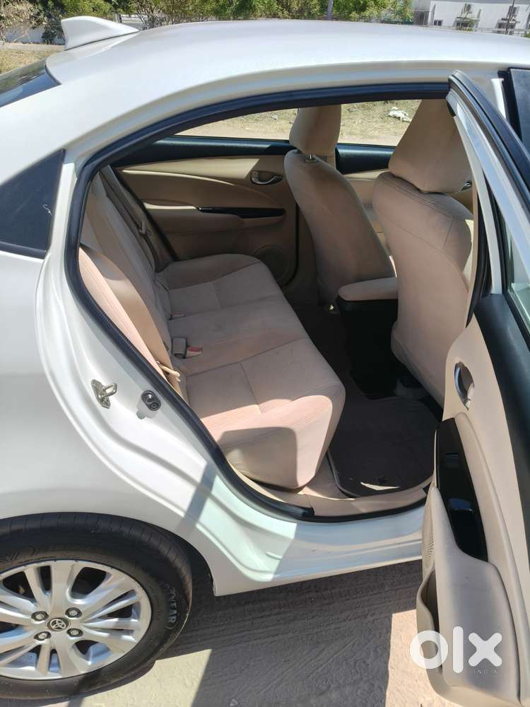 Toyota Yaris V Cvt, 2019, Petrol