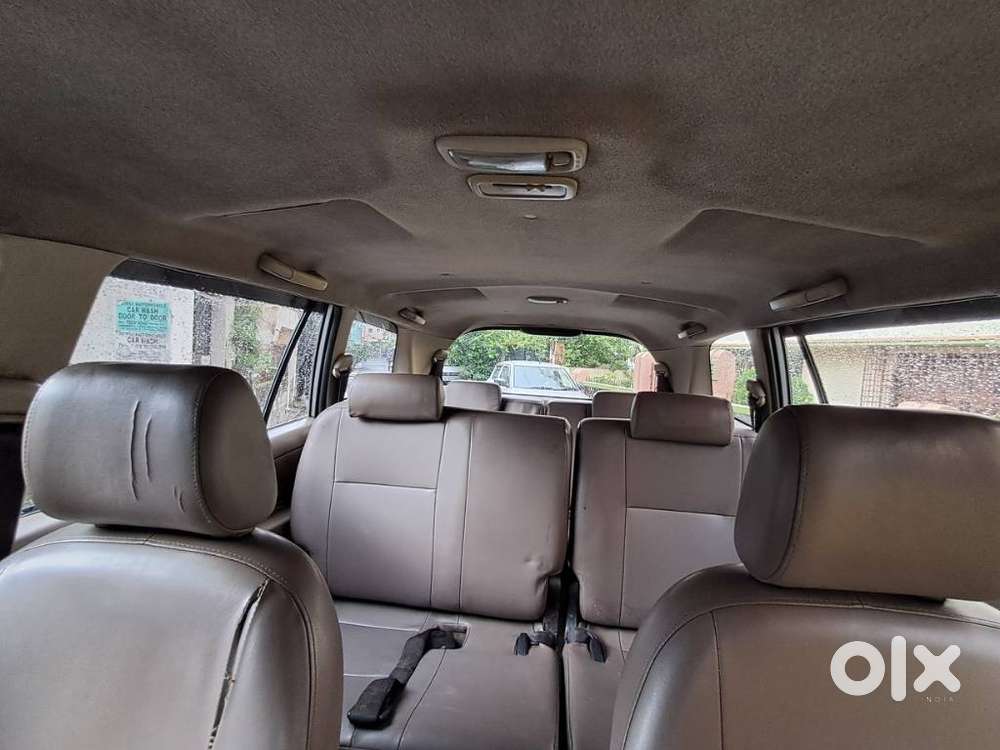 Toyota Innova 2.5 G (diesel) 8 Seater Bs Iv, 2016