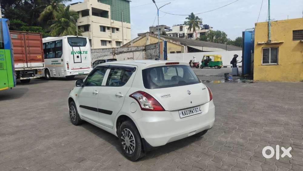 Maruti Suzuki Swift Vxi + Manual, 2015, Petrol
