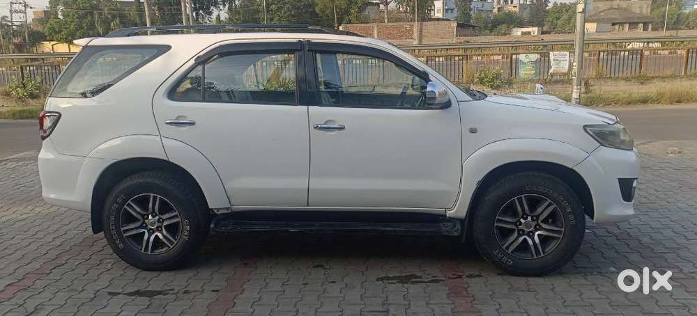 Toyota Fortuner 3.0 4x4 Manual, 2011, Diesel