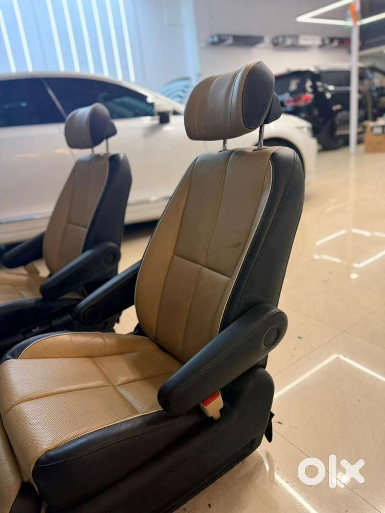 Kia Carnival Limousine With Vip Captain Lounge Seats