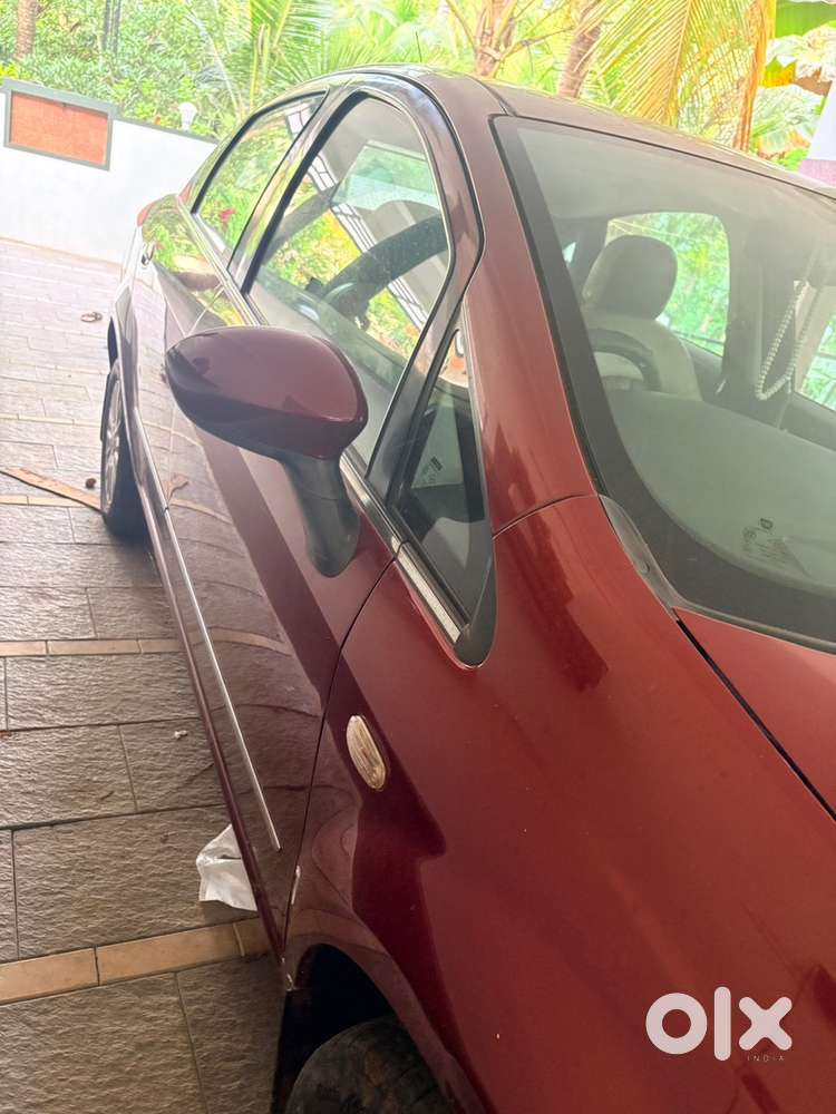 Fiat Linea Emotion 2010 Year