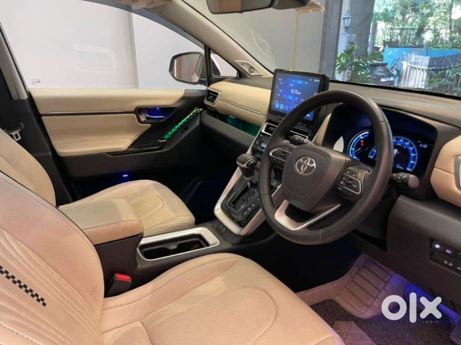 Toyota Innova Hycross 2.0 Zx Hybrid 7 Str, 2024, Petrol