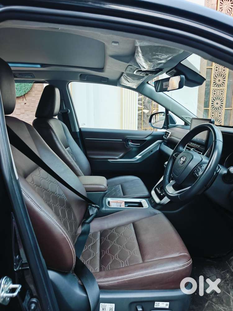 Toyota Innova Hycross 2.0 Zx (o) Hybrid 7 Str, 2024, Cng & Hybrids