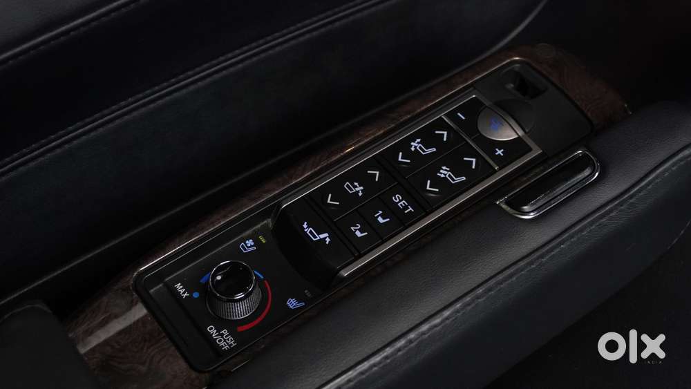Toyota Vellfire 2.5 Executive Lounge, 2021, Petrol